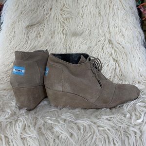 Tom’s suede wedge booties